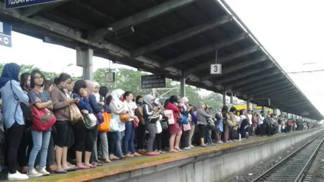 Standar fasilitas tidak sama di setiap stasiun kata komunitas pengguna kereta. 