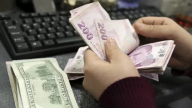 ترکی کی کرنسی لیرا کی قدر میں تیزی سے کمی واقع ہو رہی ہے