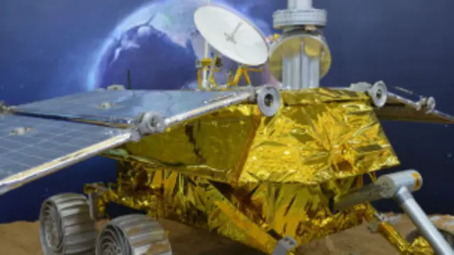 د افغانستان د مخابراتو او ټکنالوژۍ وزارت وايي، د هېواد ۹۰ سلنه وګړي یې د مخابراتي خدمتونو تر پوښښ لاندې راوستي او تر شل میلیون ډېر خلک ګرځنده تیلېفونونه کاروي.