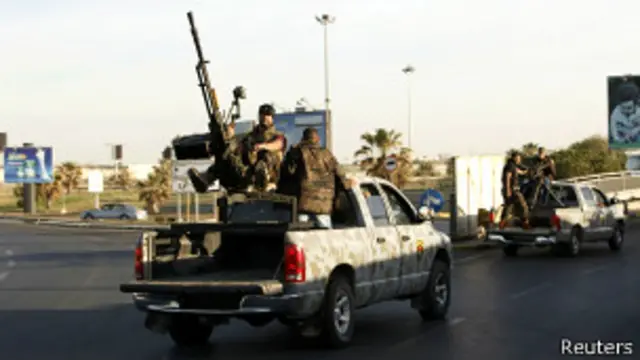 ترفض الميليشيات المسلحة في ليبيا إلقاء سلاحها