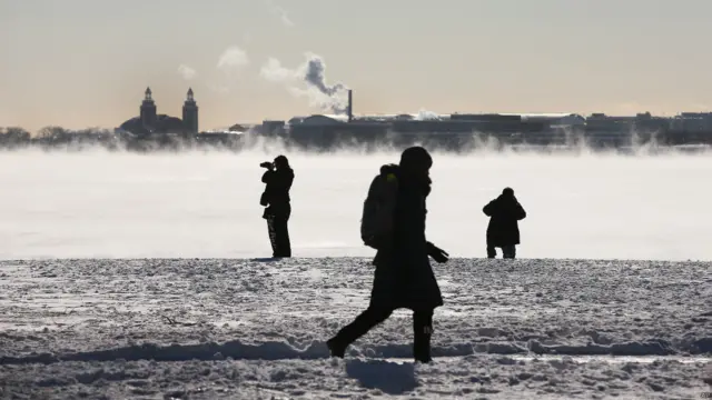 Vapor en el Lago Michigan, a la altura de Chicago, Illinois