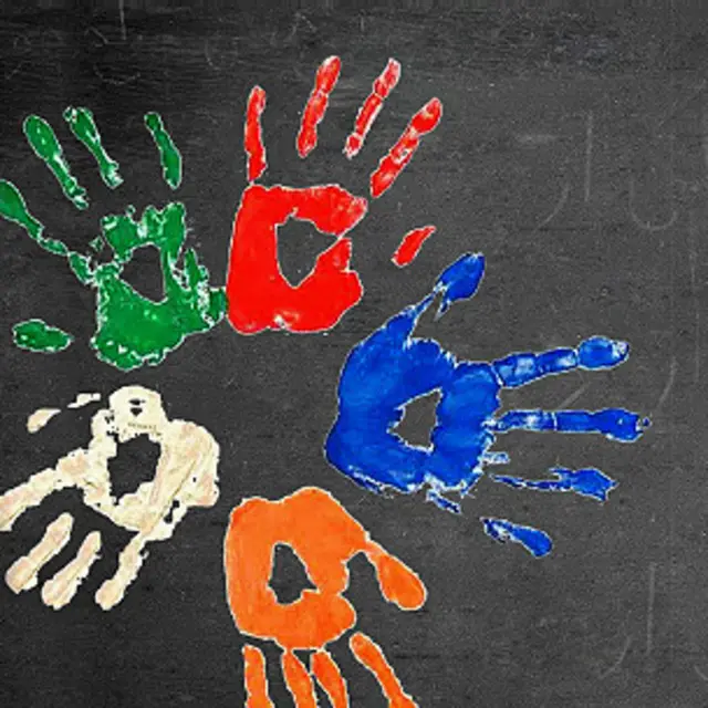 نمایی از فیلم بابا فیلم دارد ساخته حسن صلح جو