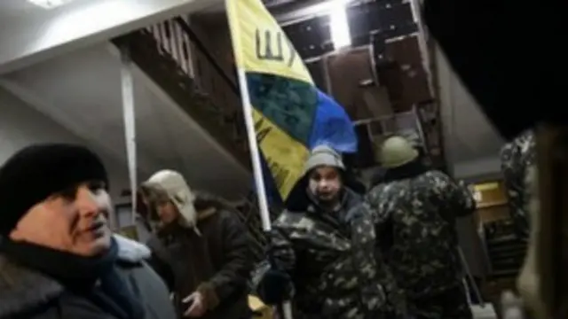 دعم الرئيس الأوكراني فيكتور يانوكوفيتش تمرير مشروع قانون العفو عن المحتجين