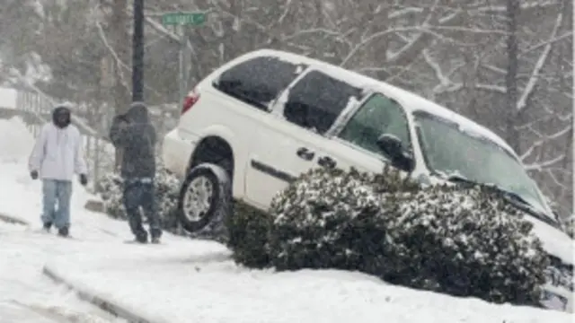 ضربت العاصفة الثلجية ولاية تكساس وجورجيا ونورث كارولاينا 