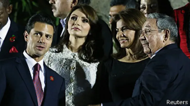 peña nieto y raul castro en cumbre de la celac en cuba