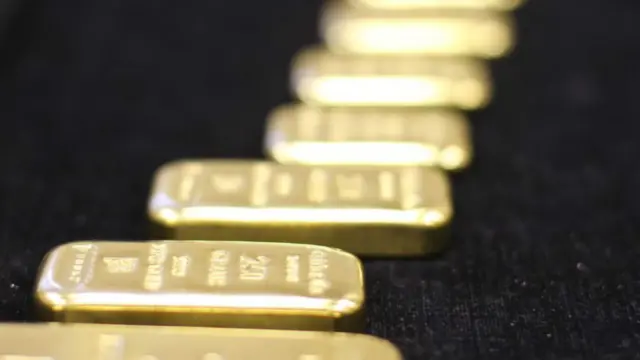 Sebagian besar barang yang digadaikan berwujud emas.