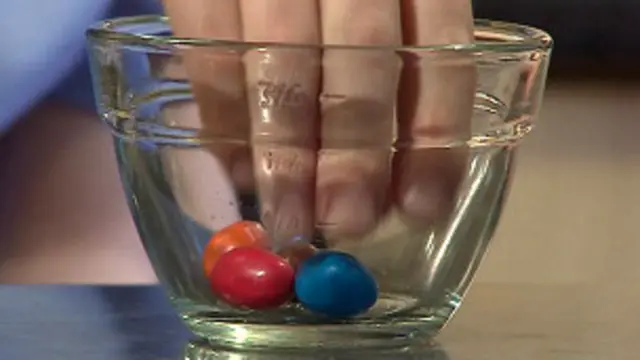 Maníes en un recipiente