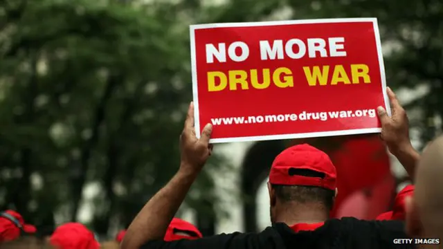 लातिन अमरीका में नशीली दवाओं की तस्करी को कई जानकार सीधे भ्रष्टाचार से जोड़कर देखते हैं