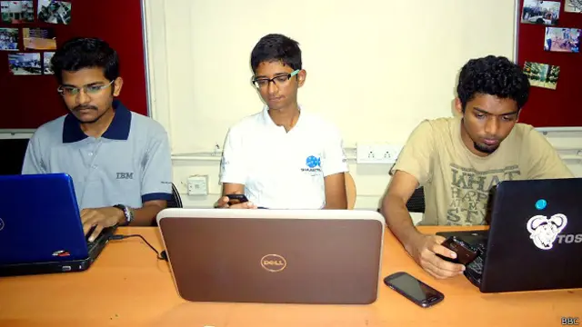 मोबाइल ऐप बंक मॉनीटर को बनाने वाली टीम