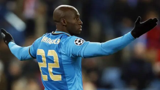 法国后卫曼加拉