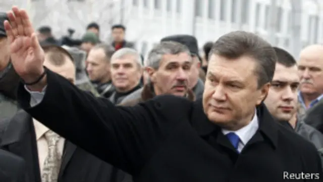 يأتي إعلان زيارة كيري بعد ساعات من إدانة الرئيس يانوكوفيتش للمعارضة التي وصفها "بغير المسؤولة"