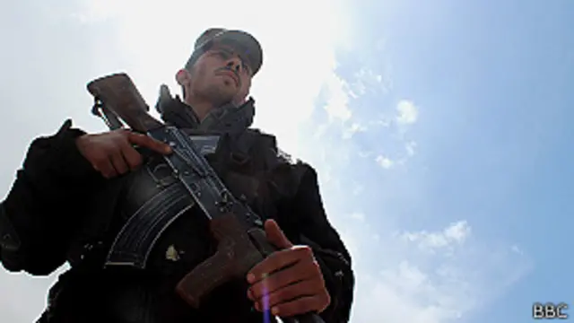 وزارت امور داخله ۳۸۵ نفر از افراد مورد اعتماد نامزدان را برای تامین امنیت نامزدان ریاست جمهوری در مرحله مبارزات انتخاباتی استخدام می‌کند