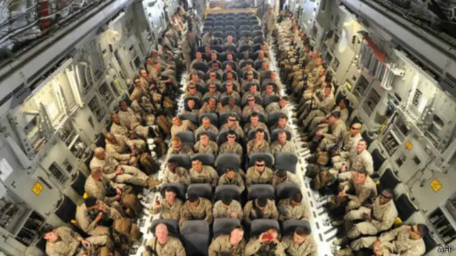 Американские военные в самолете