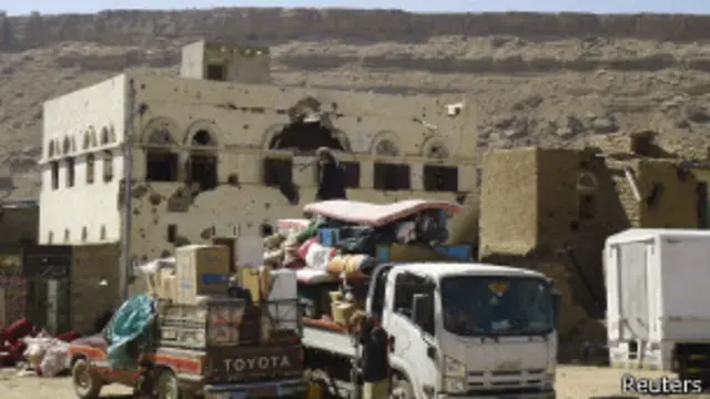 النازحون من حوث يتجه بعضهم إلى العاصمة صنعاء.