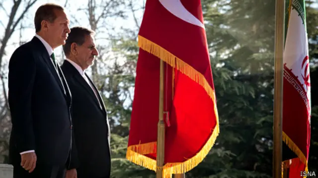 اردوغان در تهران مورد استقبال جهانگیری قرار گرفت و با رئیس‌جمهور و رهبر ملاقات کرد