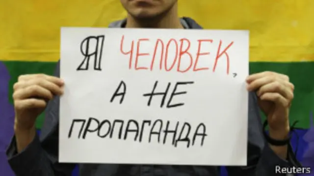 Закон о запрете гей-пропаганды среди несовершеннолетних возмутил многих правозащитников