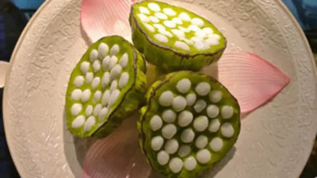 Vainas de semilla de loto rellenas