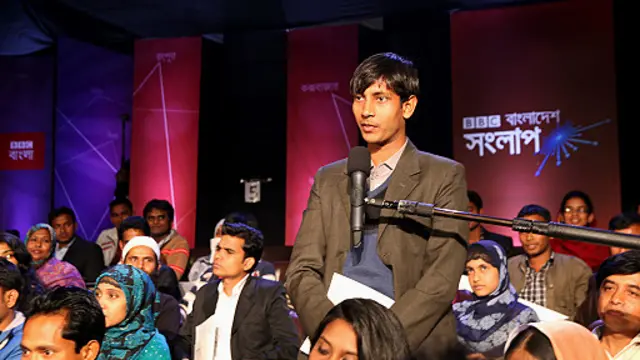 প্রশ্ন করছেন একজন দর্শক