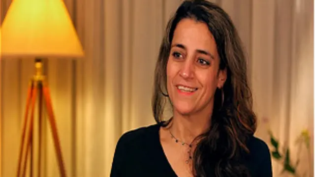 مرضیه مشکینی در نمایی از فیلم 'بابا فیلم دارد' ساخته حسن صلح جو