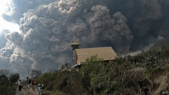 Извержение вулкана в Индонезии