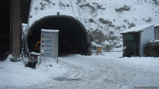 2008 کے آخر تک لواری سرنگ منصوبے کی ٹھیکیدار جنوبی کوریائی کمپنی نے 8.6 کلومیٹر طویل سرنگ کھود دی