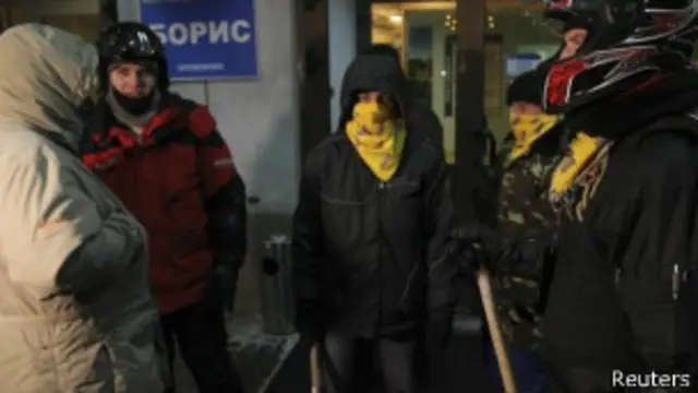 كان أحد قيادات المعارضة قد تعرض للخطف والتعذيب على أيدي مجهولين يتحدثون الروسية