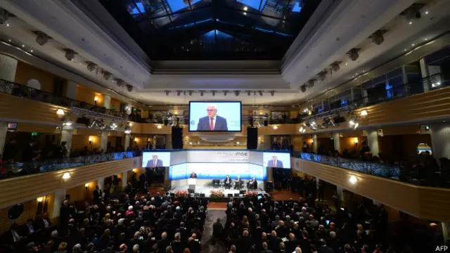 Diplomatas e autoridades mundiais se reúnem em Munique para discutir segurança (foto: AFP)
