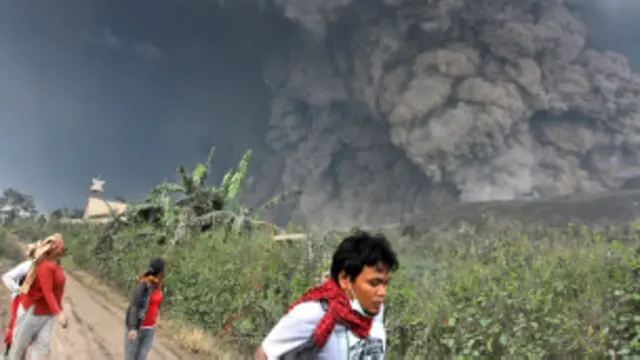 Escapando de la erupción
