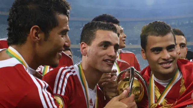 اللاعبون الليبيون يحتفلون بفوزهم