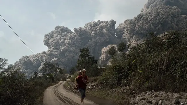 Erupción de volcán Sinabung