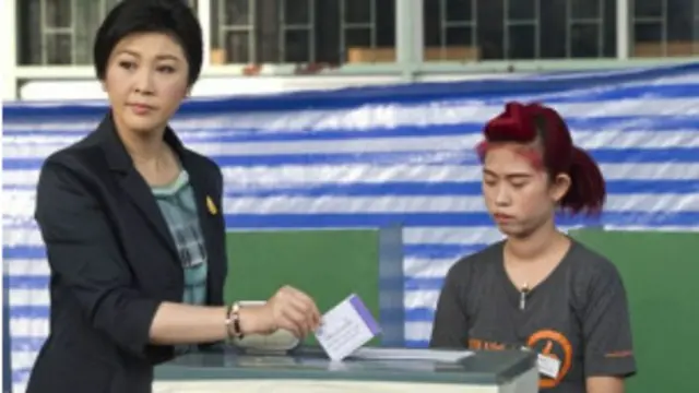 د تایلنډ صدراعظمې د راچونې پرمهال له خلکو غوښتنه وکړه چې د دیموکراسې د ساتلو لپاره خپلې رایې وکاروي.