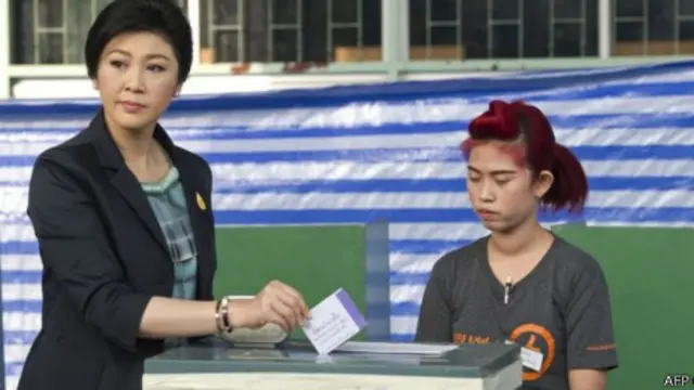 Thủ tướng Yingluck Shinawatra bỏ phiếu từ sáng sớm