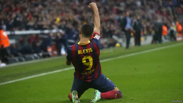 سجل أليكسيس سانتشيز هدف برشلونه الأول
