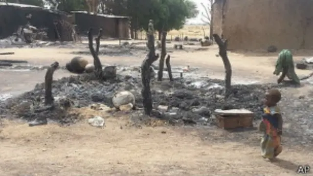 يعتقد محللون أن إقالة قادة الجيش جزء من حركة سياسية تهدف لتأمين دعم الرئيس قبل انتخابات 2015. 