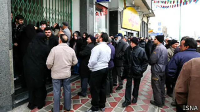 صف‌های طولانی در سرما نارضایتی‌هایی ایجاد کرده است