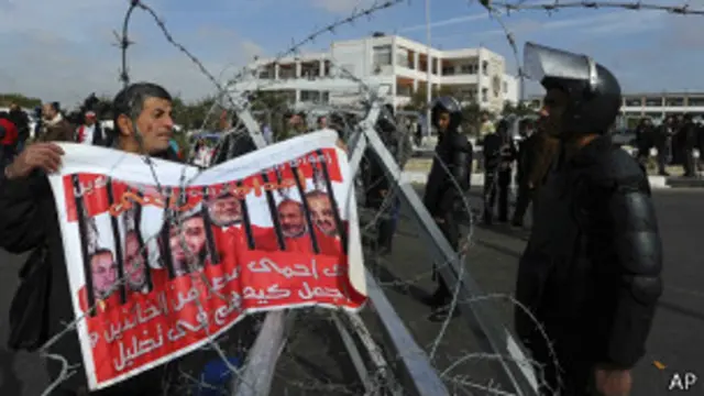 Protesta afuera del tribunal en El Cairo