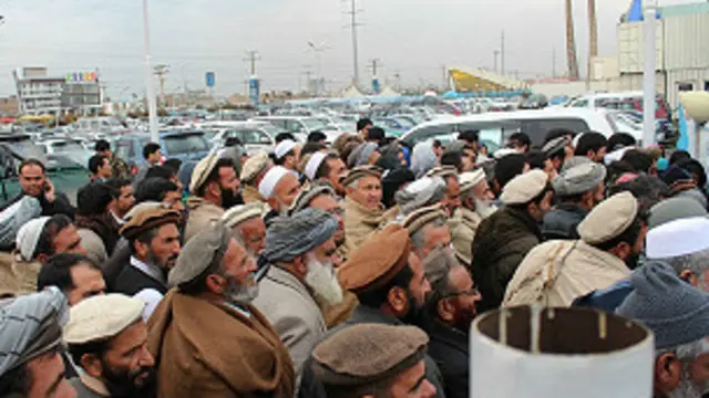 په راتلونکو ولسمشریزو ټاکنو کې ١١ کانديدان بخت ازمايي، چې د ولسمشر کرزي ځای ونیسي.