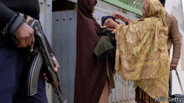 گزشتہ ماہ کراچی میں پولیو ورکروں پر فائرنگ کی گئی تھی جس میں دو خواتین سمیت تین رضاکار ہلاک ہوگئے تھے