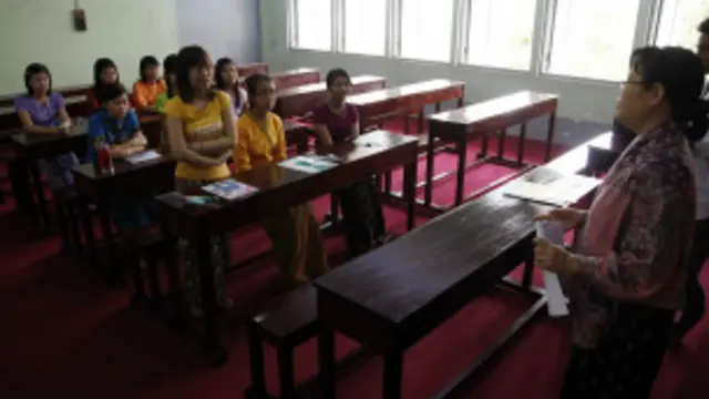 ကျောင်းသင်ခန်းက သင်ရိုး ပြဋ္ဌာန်းစာ လျှော့မယ်