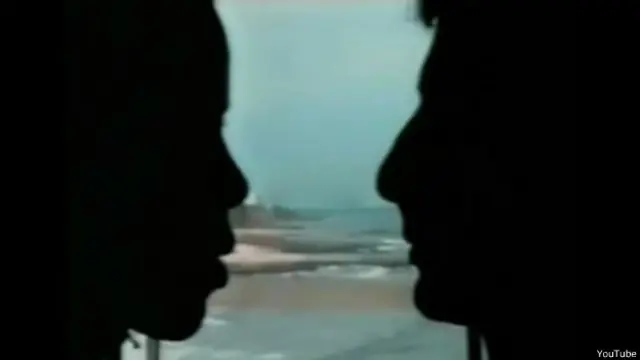 Beijo gay na minissérie Mãe de Santo, em 1990 | Foto: YouTube