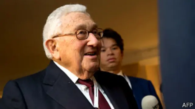 Năm nay đã 90 tuổi, ông Henry Kissinger vẫn tiếp tục phát biểu về nhiều chủ đề quốc tế quan trọng