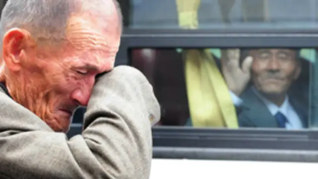 دیدار خانوادههای جدا شده دو طرف مرز (عکس از آرشیو)