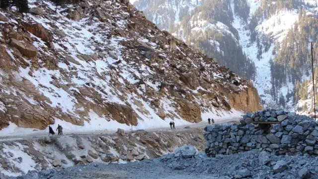 2011 میں جب اس پر کام دوبارہ شروع ہوا تو عوام کے لیے سرنگ کا استعمال تین دن تک محدود کر دیا گیا