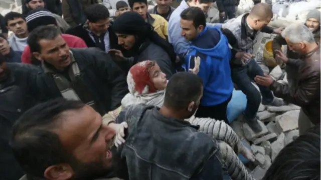 وقعت اشتباكات عنيفة في ذكرى 25 يناير بين متظاهرين وقوات الأمن.