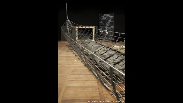 نمائش میں مرکزی توجہ کا مرکز وائکنگ کے زمانے کا یہ بحری جہاز رہےگا۔ اس 27 فٹ لمبے اور ایک ہزار سال پرانے جہاز کے ٹکڑے بڑی احتیاط سے بکسوں میں رکھےگئے تھے۔