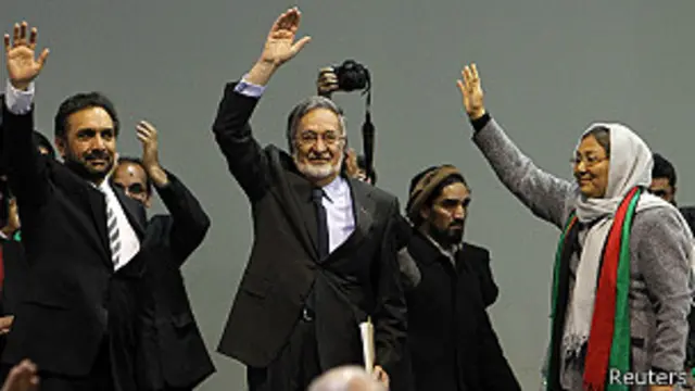 تر نادر نعيم وړاندې قيوم کرزی د زلمي رسول په ګټه تېر شو