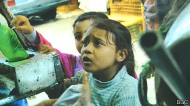 على غرار "باشكاتب" تنظم نقابة الصحفيين المصرية مشروعات شبيهة لتدريب المواطنين على العمل الصحفي.
