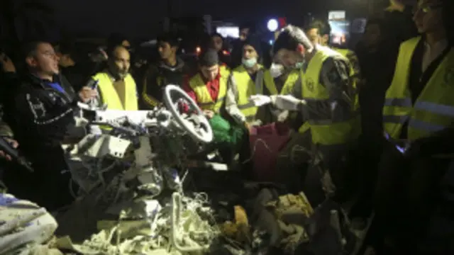 لبنانی ٹی وی نے جائے وقوع کی تصاویر نشر کیں ہیں جن میں منی بس مکمل طور پر تباہ شدہ دیکھی جا سکتی ہے