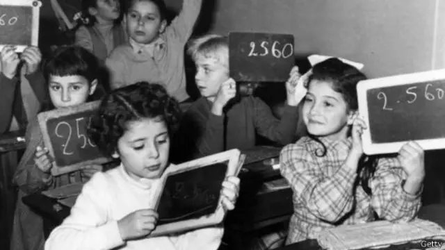 У 1946 р. планшети для школярів мали зовсім інший вигляд, ніж сьогодні