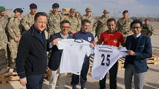 این قرارداد بعد از صحبت اولیه نمایندگان فدراسیون فوتبال افغانستان با دیوید کامرون نخست وزیر بریتانیا بسته شده است.